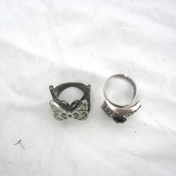 VTG PAIR OF RINGS, SILVERTONE 1 BUTTERFLY 1 BLACK STONE CENTER W/CLEAR CRYSTALS - Picture 2 of 5